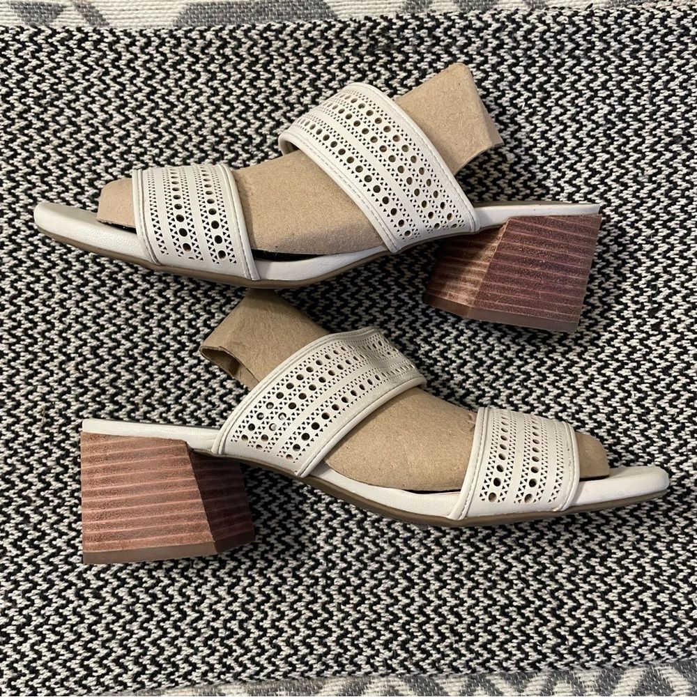 Anne Klein Cream Sandals - Picture 3 of 9